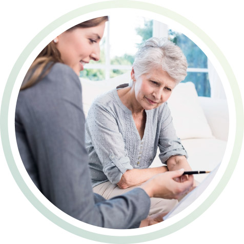 Zwei Frauen in einem Beratungsgespräch.